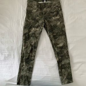 SOLD ◻️ 2/$20 BDG Jeans camo green size 27 S/M Urban Outfitters
